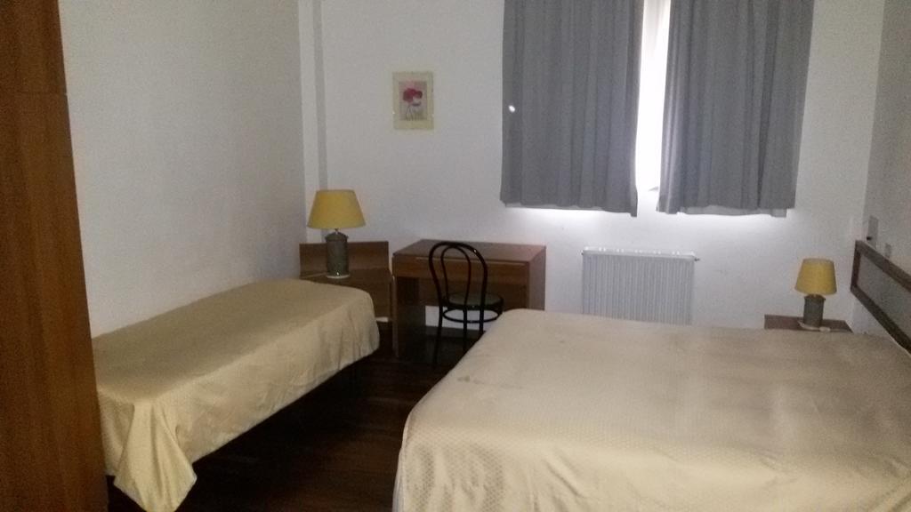 Hotel Cristallo Assergi Habitación foto