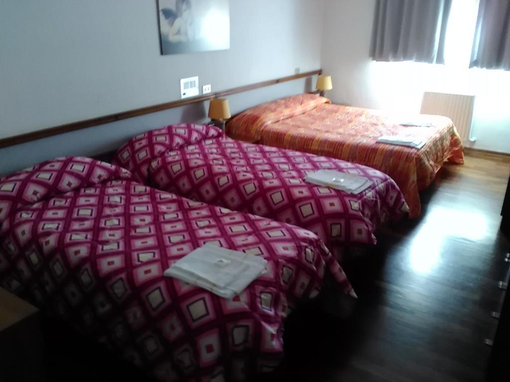 Hotel Cristallo Assergi Habitación foto