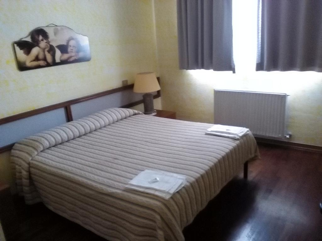 Hotel Cristallo Assergi Habitación foto