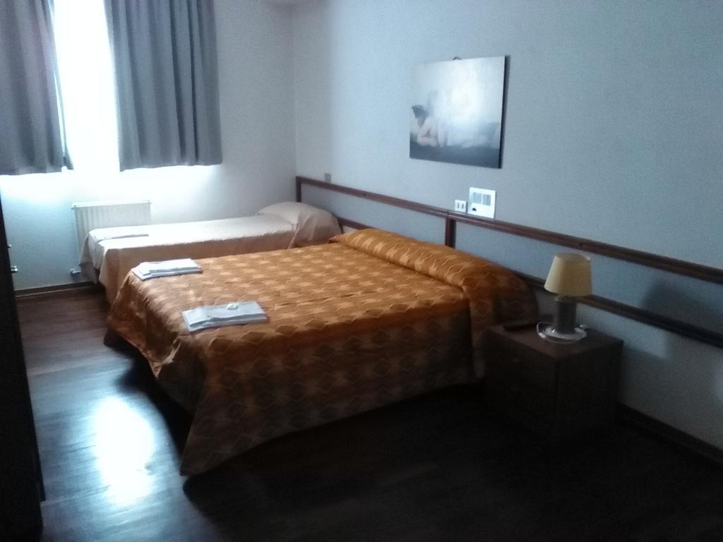 Hotel Cristallo Assergi Habitación foto
